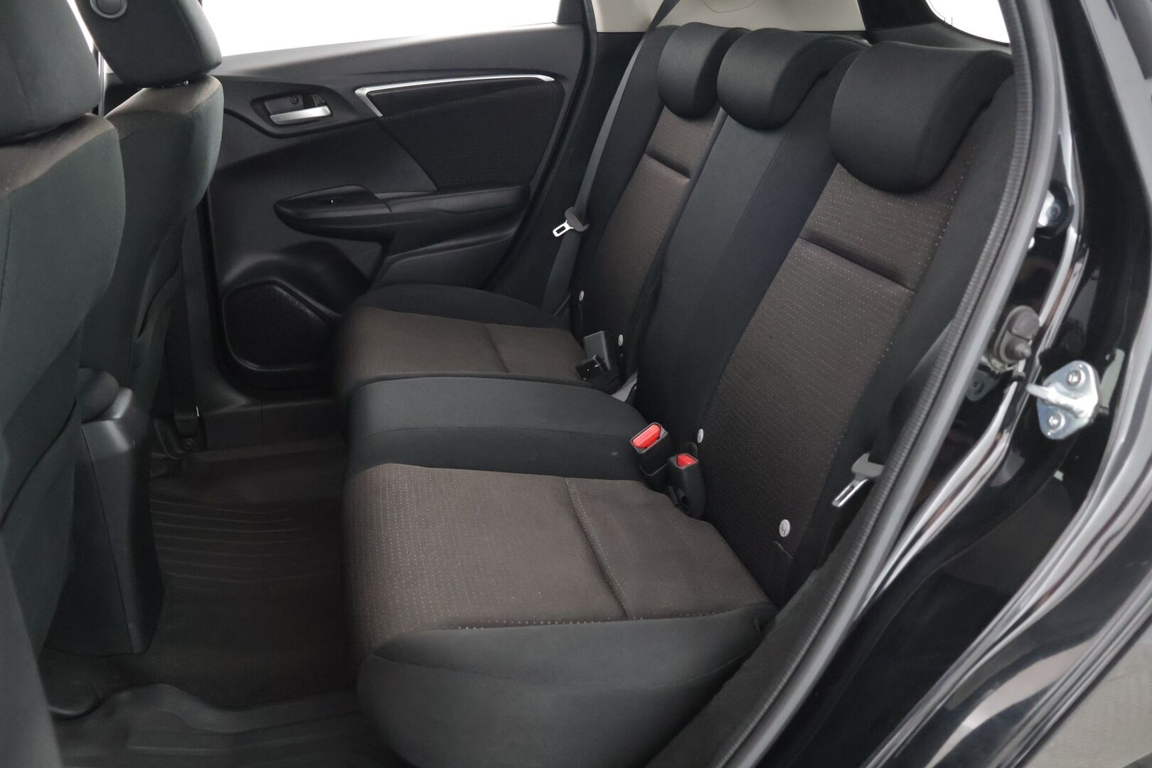 Honda Jazz 2018 5D 1,3 Elegance Navi CVT **Siisti ja vähän ajettu / Kamera / Tutkat / Vakkari** - Kahdet renkaat aluvantein / Tutkat edessä ja takana / Hyvä huoltohistoria