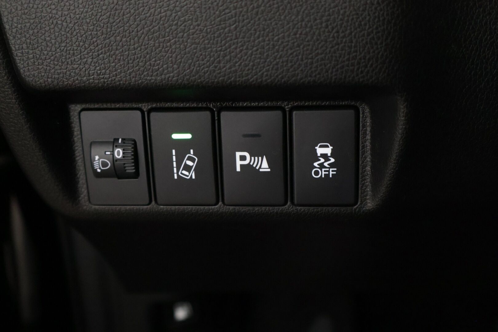 Honda Jazz 2018 5D 1,3 Elegance Navi CVT **Siisti ja vähän ajettu / Kamera / Tutkat / Vakkari** - Kahdet renkaat aluvantein / Tutkat edessä ja takana / Hyvä huoltohistoria