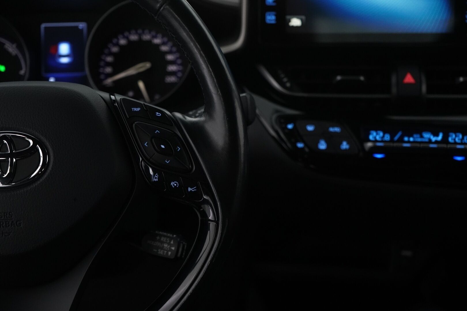 Toyota C-HR 2018 1.8 Hybrid Premium * ACC / Peruutuskamera / Puolinahkasisusta / Lohkolämmitin * - Suomi-auto / Merkkiliikkeen huoltohistoria / Katsastettu 8/25