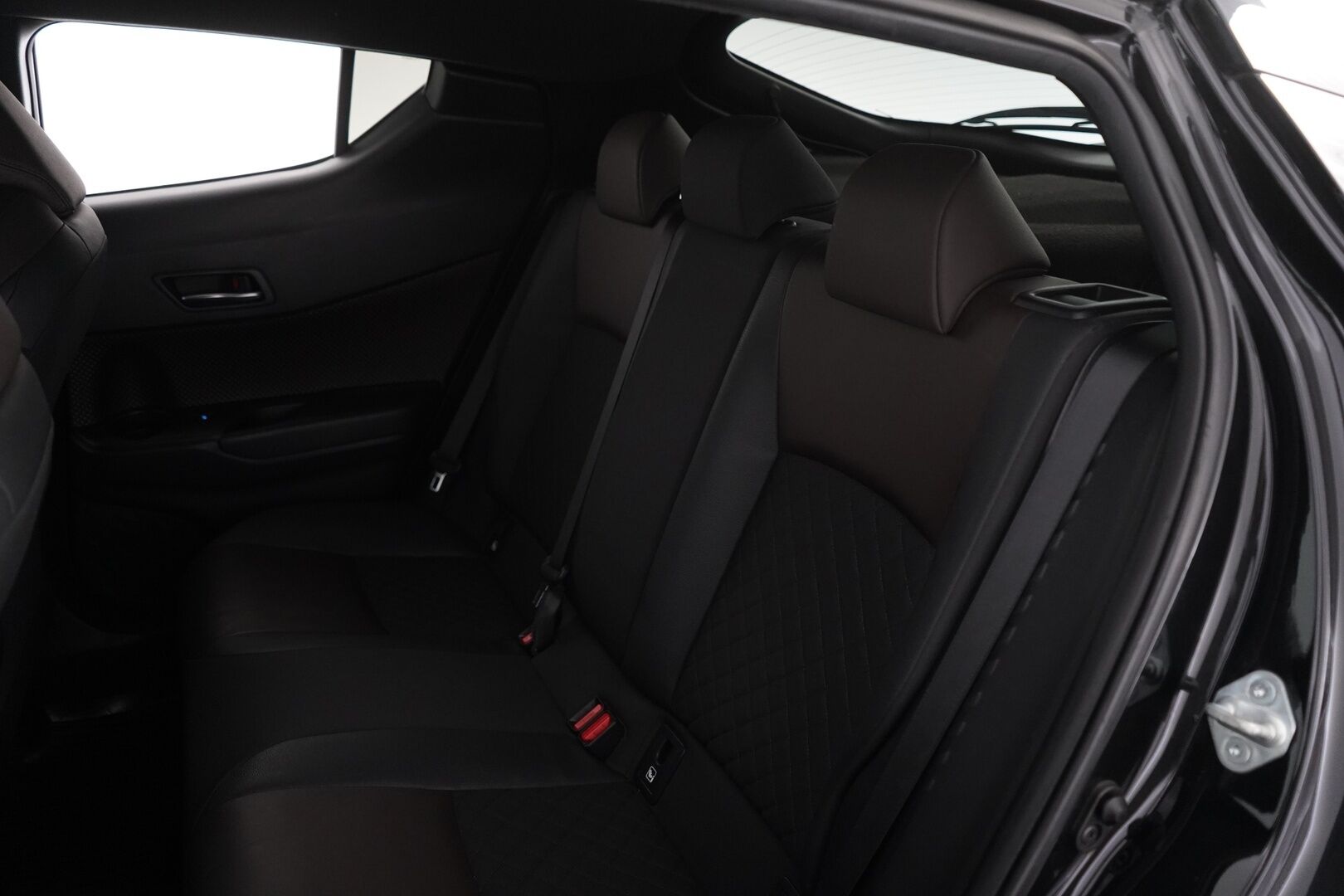 Toyota C-HR 2018 1.8 Hybrid Premium * ACC / Peruutuskamera / Puolinahkasisusta / Lohkolämmitin * - Suomi-auto / Merkkiliikkeen huoltohistoria / Katsastettu 8/25
