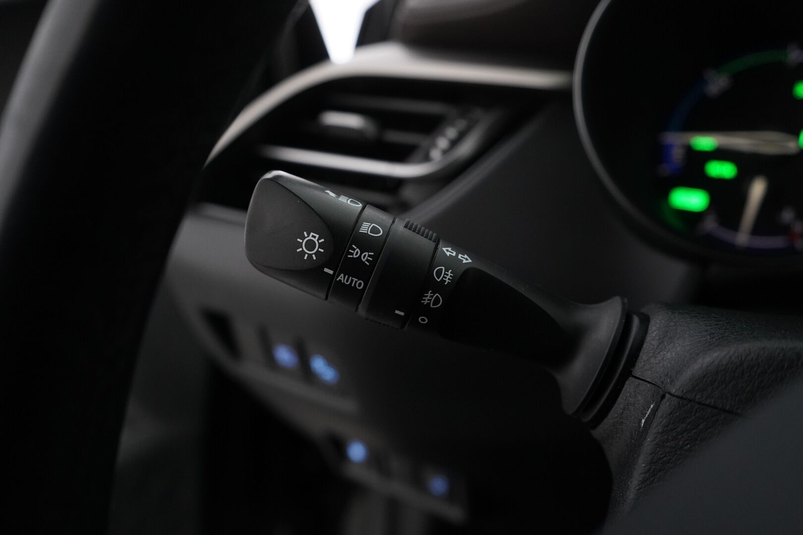 Toyota C-HR 2018 1.8 Hybrid Premium * ACC / Peruutuskamera / Puolinahkasisusta / Lohkolämmitin * - Suomi-auto / Merkkiliikkeen huoltohistoria / Katsastettu 8/25