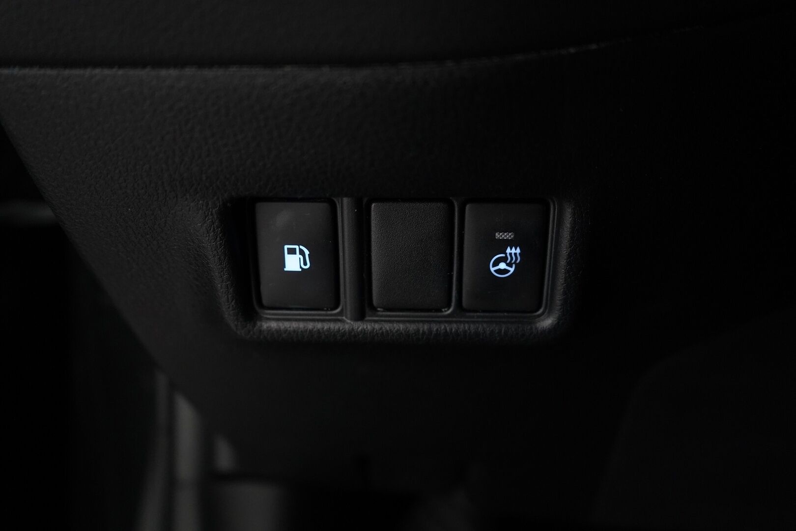 Toyota C-HR 2018 1.8 Hybrid Premium * ACC / Peruutuskamera / Puolinahkasisusta / Lohkolämmitin * - Suomi-auto / Merkkiliikkeen huoltohistoria / Katsastettu 8/25