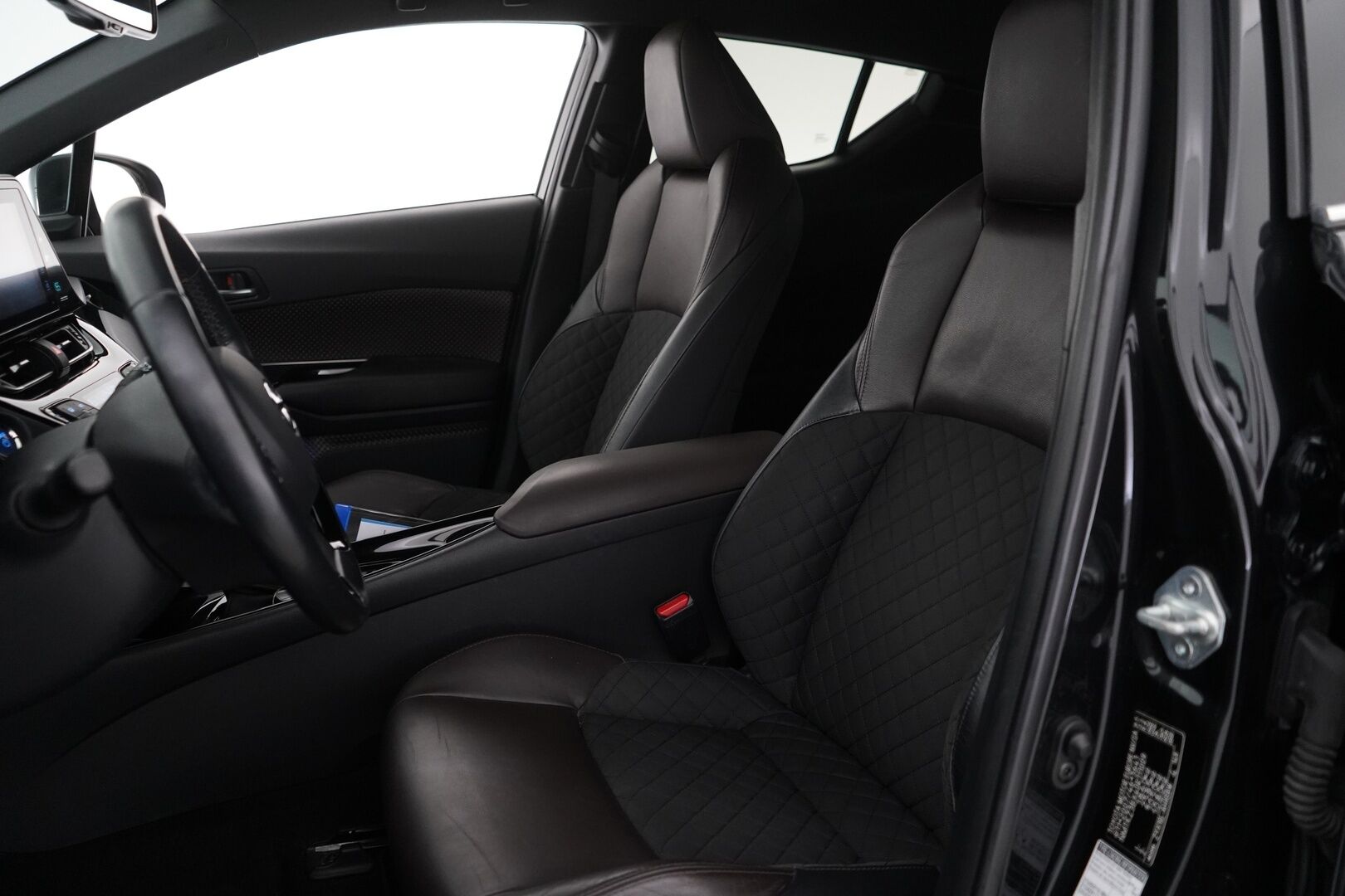 Toyota C-HR 2018 1.8 Hybrid Premium * ACC / Peruutuskamera / Puolinahkasisusta / Lohkolämmitin * - Suomi-auto / Merkkiliikkeen huoltohistoria / Katsastettu 8/25