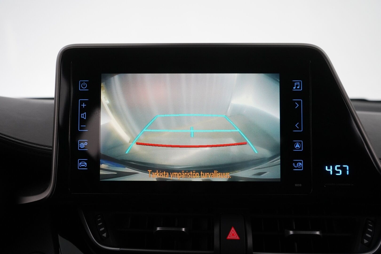 Toyota C-HR 2018 1.8 Hybrid Premium * ACC / Peruutuskamera / Puolinahkasisusta / Lohkolämmitin * - Suomi-auto / Merkkiliikkeen huoltohistoria / Katsastettu 8/25