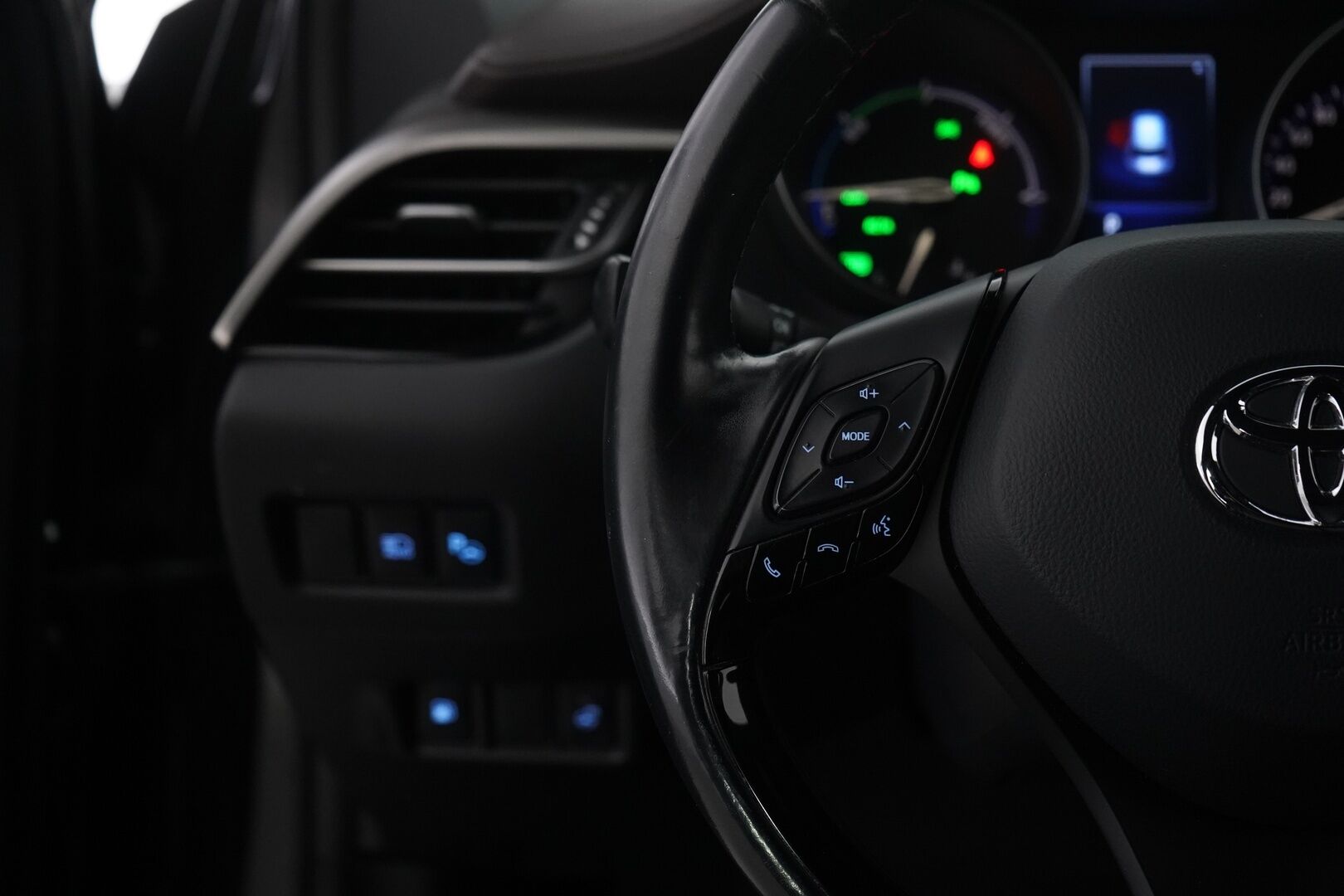 Toyota C-HR 2018 1.8 Hybrid Premium * ACC / Peruutuskamera / Puolinahkasisusta / Lohkolämmitin * - Suomi-auto / Merkkiliikkeen huoltohistoria / Katsastettu 8/25