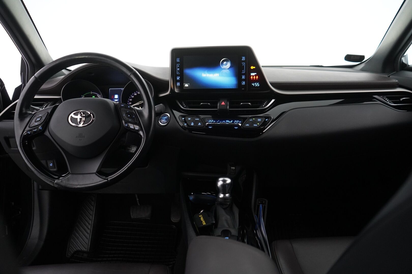 Toyota C-HR 2018 1.8 Hybrid Premium * ACC / Peruutuskamera / Puolinahkasisusta / Lohkolämmitin * - Suomi-auto / Merkkiliikkeen huoltohistoria / Katsastettu 8/25