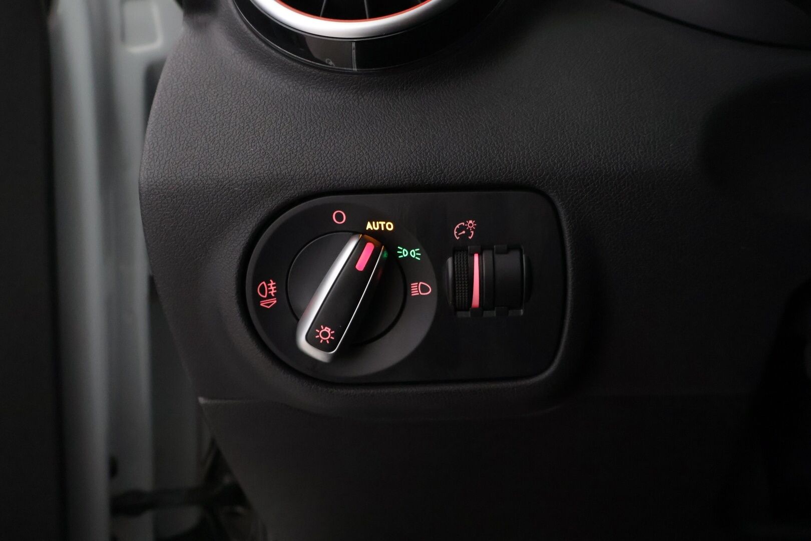 Audi S1 2015 231hv Quattro 2,0 * Bose / Lohko+Sisälämmitin / Nahkasisusta / MMI Plus / Tutkat / Xenon  / Black-Gloss Styling * - *Kahdet renkaat vanteineen / Sähäkkä neliveto* - HULLU BLACKWEEK KORKOTARJOUS 2,49%