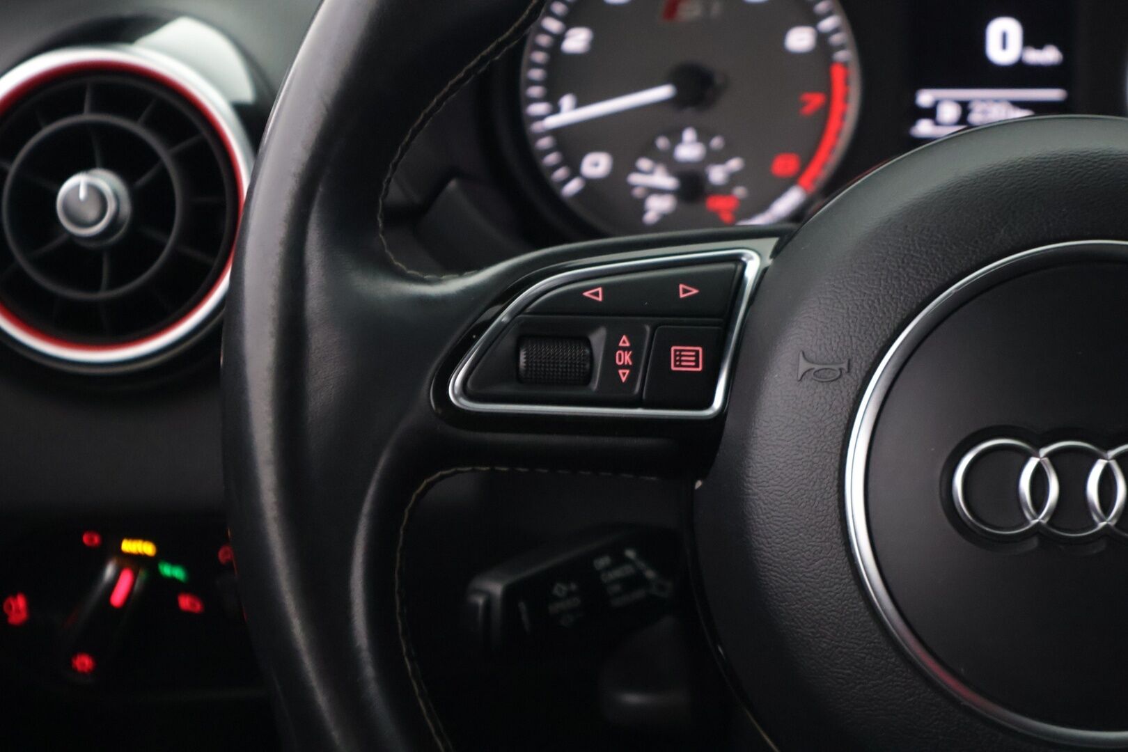 Audi S1 2015 231hv Quattro 2,0 * Bose / Lohko+Sisälämmitin / Nahkasisusta / MMI Plus / Tutkat / Xenon  / Black-Gloss Styling * - *Kahdet renkaat vanteineen / Sähäkkä neliveto* - HULLU BLACKWEEK KORKOTARJOUS 2,49%