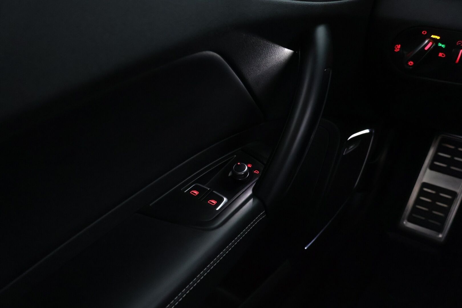 Audi S1 2015 231hv Quattro 2,0 * Bose / Lohko+Sisälämmitin / Nahkasisusta / MMI Plus / Tutkat / Xenon  / Black-Gloss Styling * - *Kahdet renkaat vanteineen / Sähäkkä neliveto* - HULLU BLACKWEEK KORKOTARJOUS 2,49%