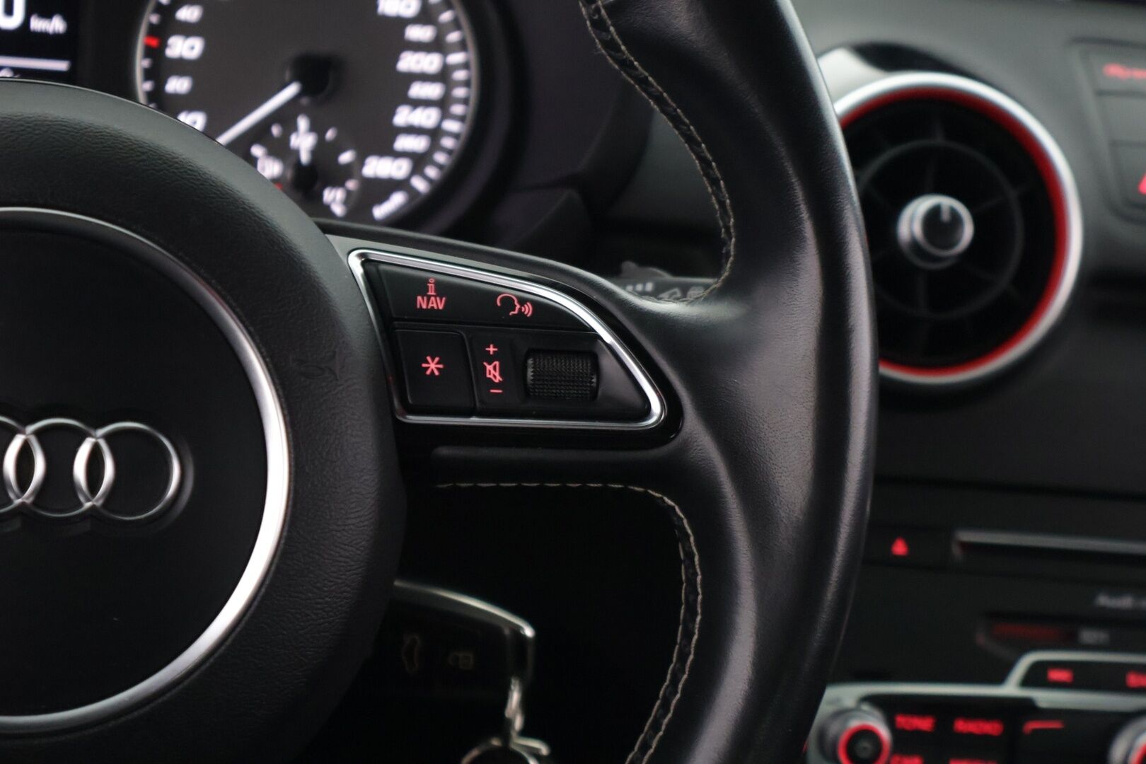 Audi S1 2015 231hv Quattro 2,0 * Bose / Lohko+Sisälämmitin / Nahkasisusta / MMI Plus / Tutkat / Xenon  / Black-Gloss Styling * - *Kahdet renkaat vanteineen / Sähäkkä neliveto* - HULLU BLACKWEEK KORKOTARJOUS 2,49%