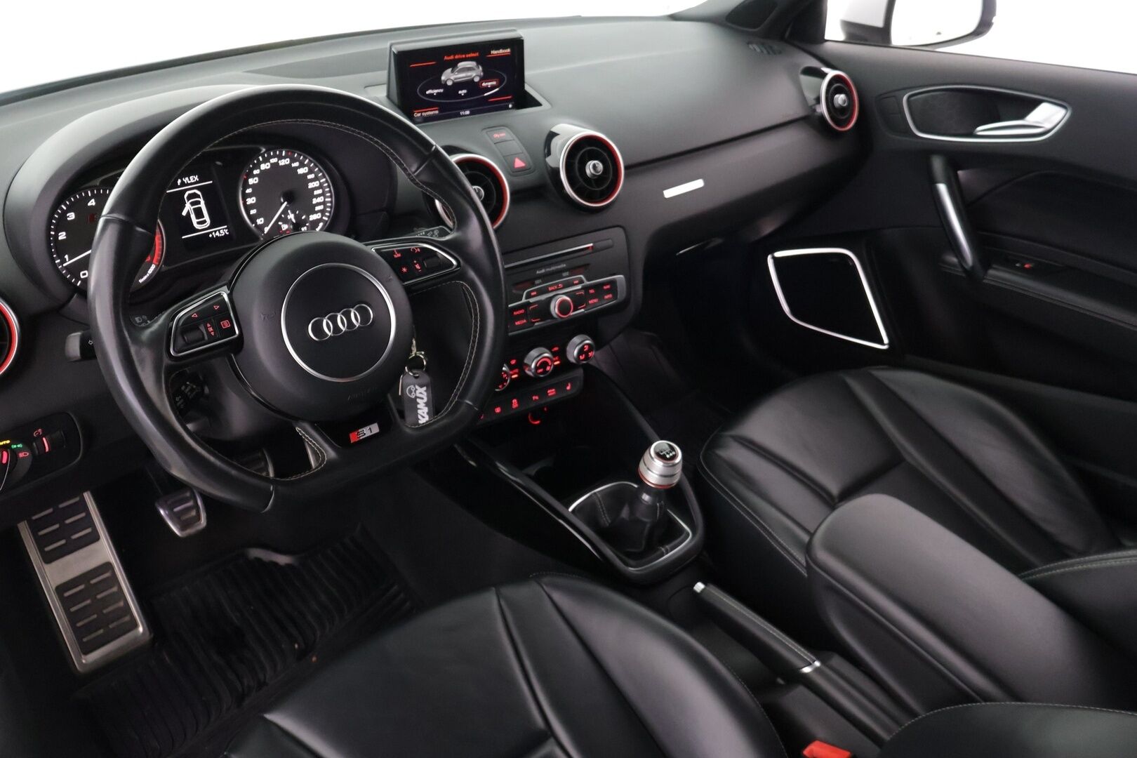 Audi S1 2015 231hv Quattro 2,0 * Bose / Lohko+Sisälämmitin / Nahkasisusta / MMI Plus / Tutkat / Xenon  / Black-Gloss Styling * - *Kahdet renkaat vanteineen / Sähäkkä neliveto* - HULLU BLACKWEEK KORKOTARJOUS 2,49%