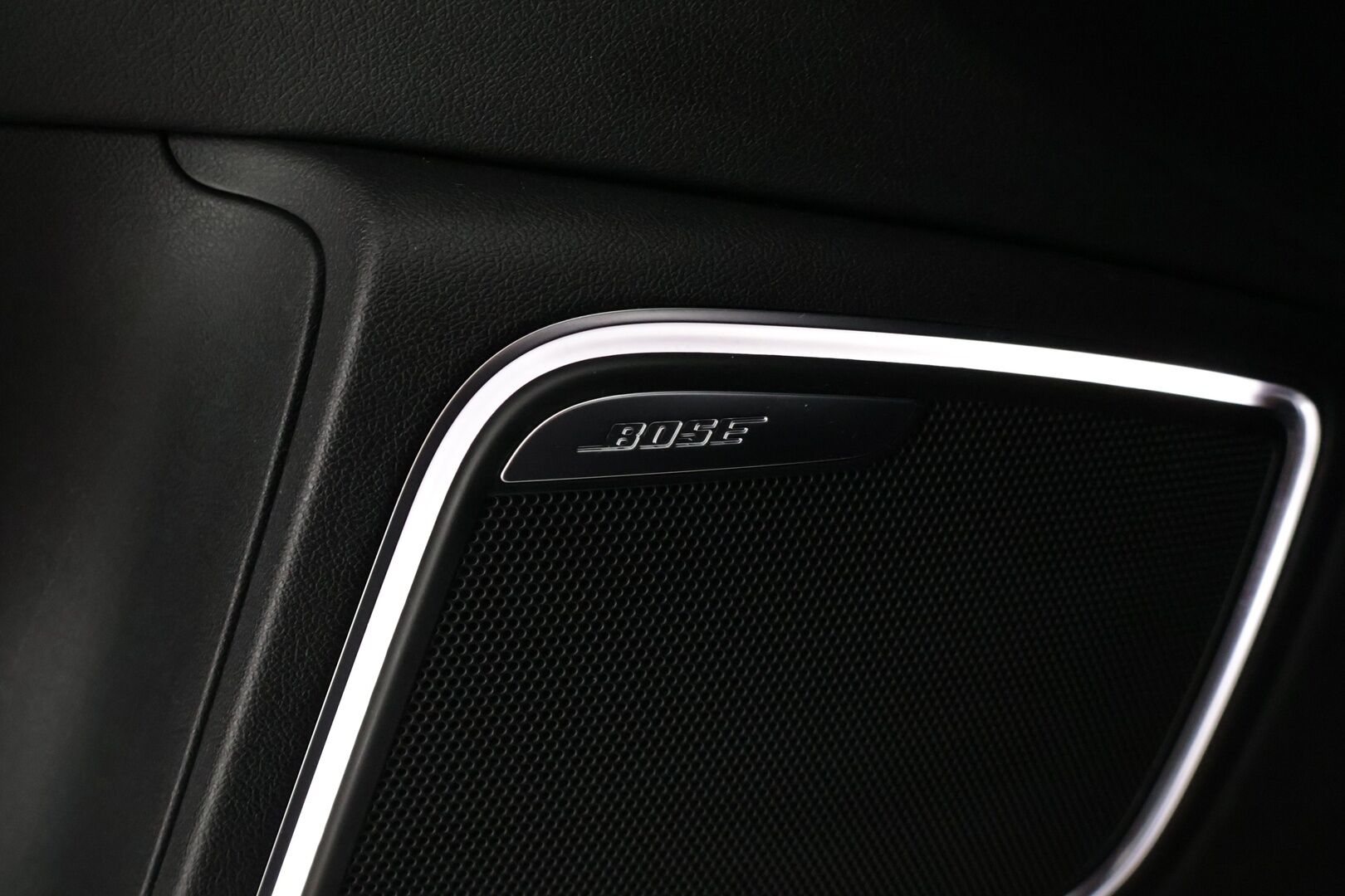 Audi S1 2015 231hv Quattro 2,0 * Bose / Lohko+Sisälämmitin / Nahkasisusta / MMI Plus / Tutkat / Xenon  / Black-Gloss Styling * - *Kahdet renkaat vanteineen / Sähäkkä neliveto* - HULLU BLACKWEEK KORKOTARJOUS 2,49%