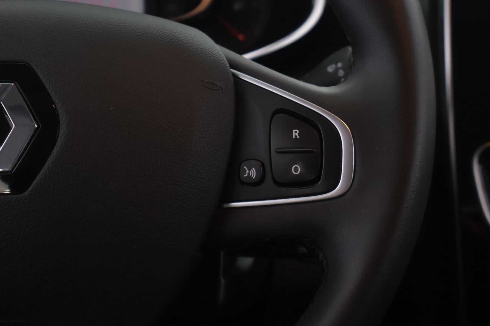 Renault Clio 2018 Sport Tourer Energy TCe 90 S&S Zen S17 - Suomi-auto | Vakionopeudensäädin | Navi | BassReflex | 2x Renkaat |