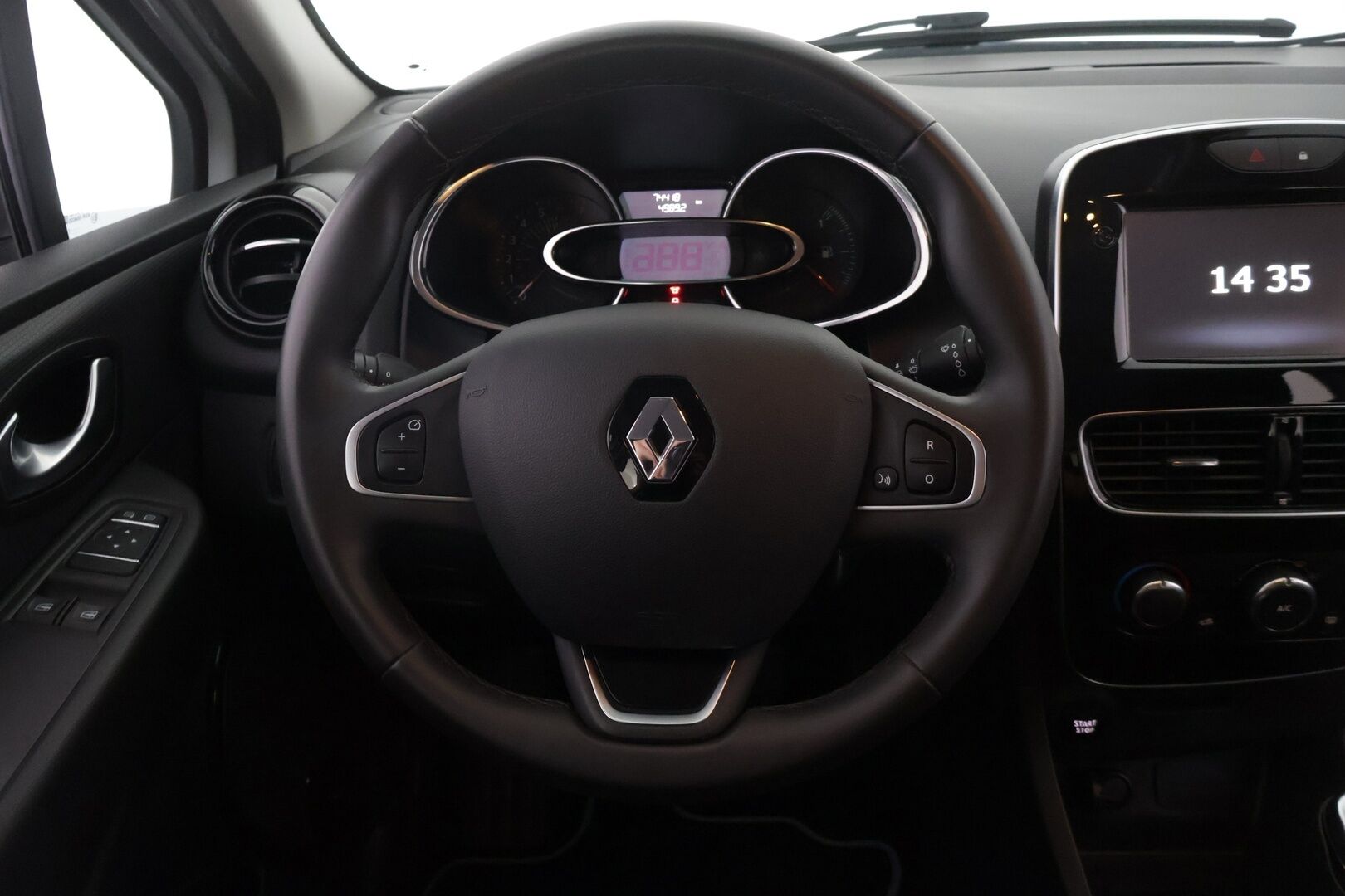Renault Clio 2018 Sport Tourer Energy TCe 90 S&S Zen S17 - Suomi-auto | Vakionopeudensäädin | Navi | BassReflex | 2x Renkaat |