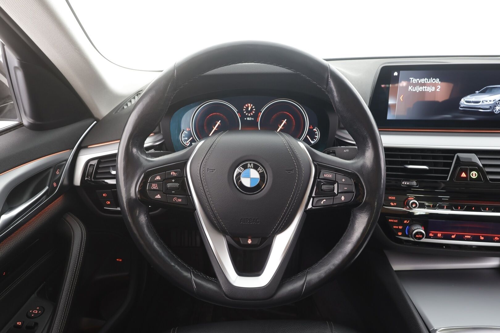BMW 520 2018 G30 Sedan 520i A Business Comfort - | HUD | ACC | Adapt.LED | 360 | Muistipenkki | Navi | Kaistavahti | Katveavustin | Suomi-auto | Kahdet renkaat | Merkkihuollot | 