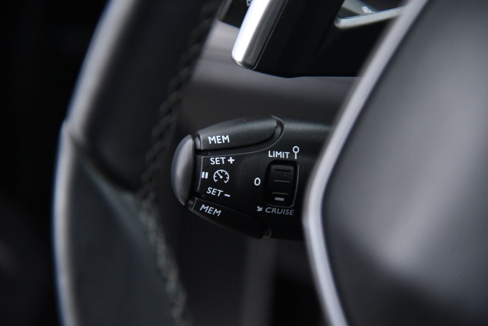 Peugeot 3008 2018 Allure PureTech 130 Automaatti** Myydään huutokaupat.com:issa!