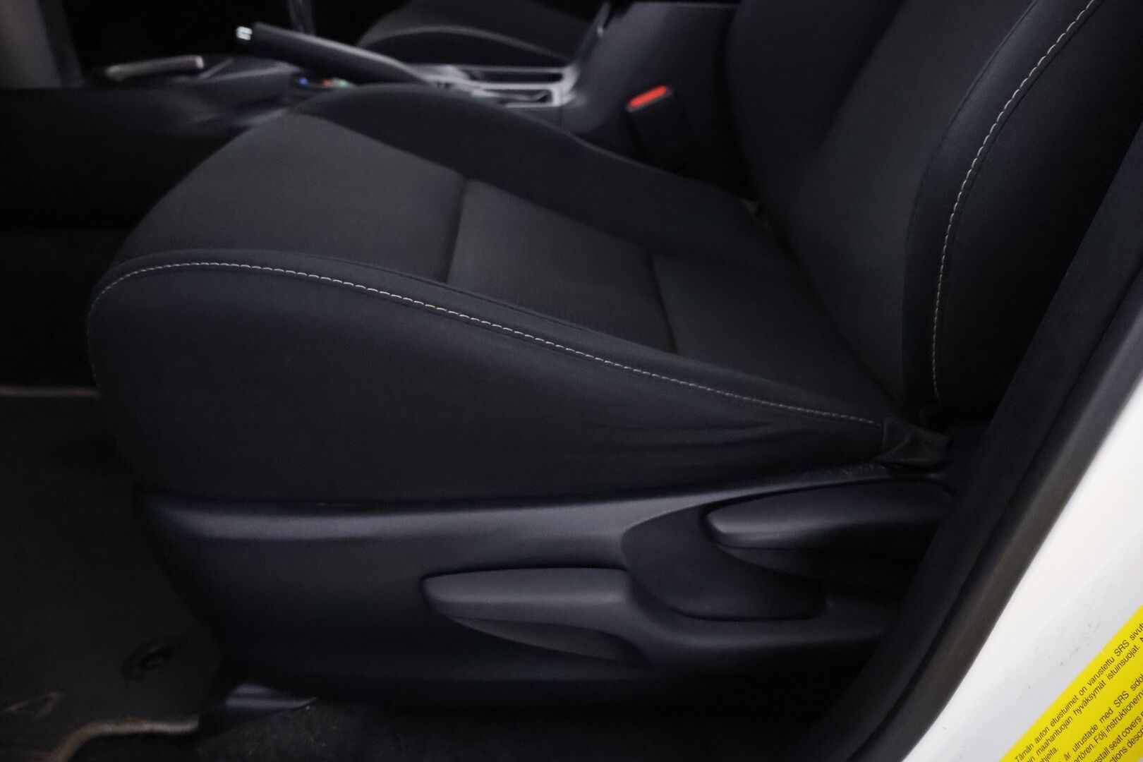 Toyota RAV4 2018 2,5 Hybrid FWD Active - Webasto / Adapt.Vakkari / P.kamera / Vetokoukku / Lohko&Sisä / Lämm.Tuulilasi / Keyless / Navi / Suomiauto
