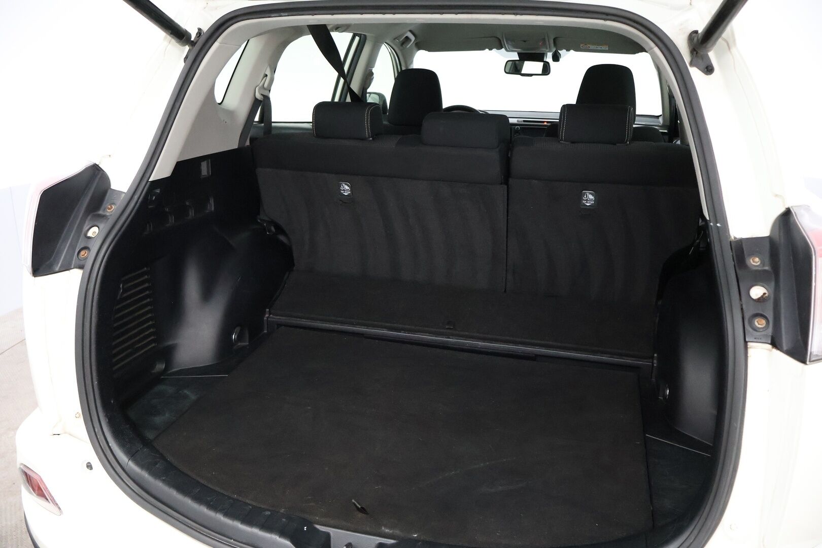 Toyota RAV4 2018 2,5 Hybrid FWD Active - Webasto / Adapt.Vakkari / P.kamera / Vetokoukku / Lohko&Sisä / Lämm.Tuulilasi / Keyless / Navi / Suomiauto