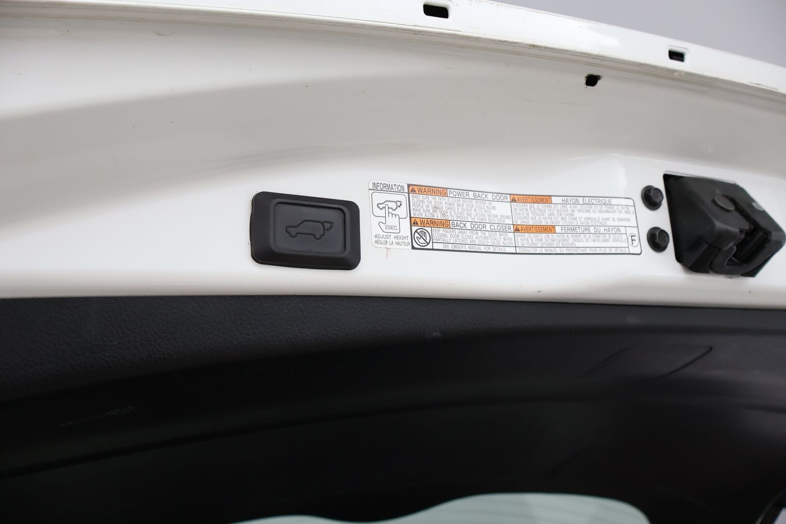 Toyota RAV4 2018 2,5 Hybrid FWD Active - Webasto / Adapt.Vakkari / P.kamera / Vetokoukku / Lohko&Sisä / Lämm.Tuulilasi / Keyless / Navi / Suomiauto