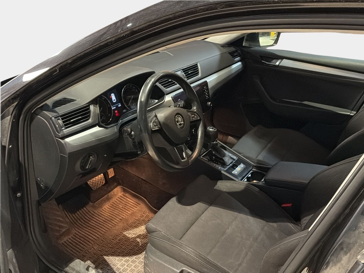 Skoda Superb 2017 Combi 2,0 TDI 190 Ambition BusinessLine DSG Autom * Webasto / Adapt.vakkari / Canton / Peruutuskamera / Vetokoukku - Keyless / Sähkökontti / Juuri saapunut Tampereelle!