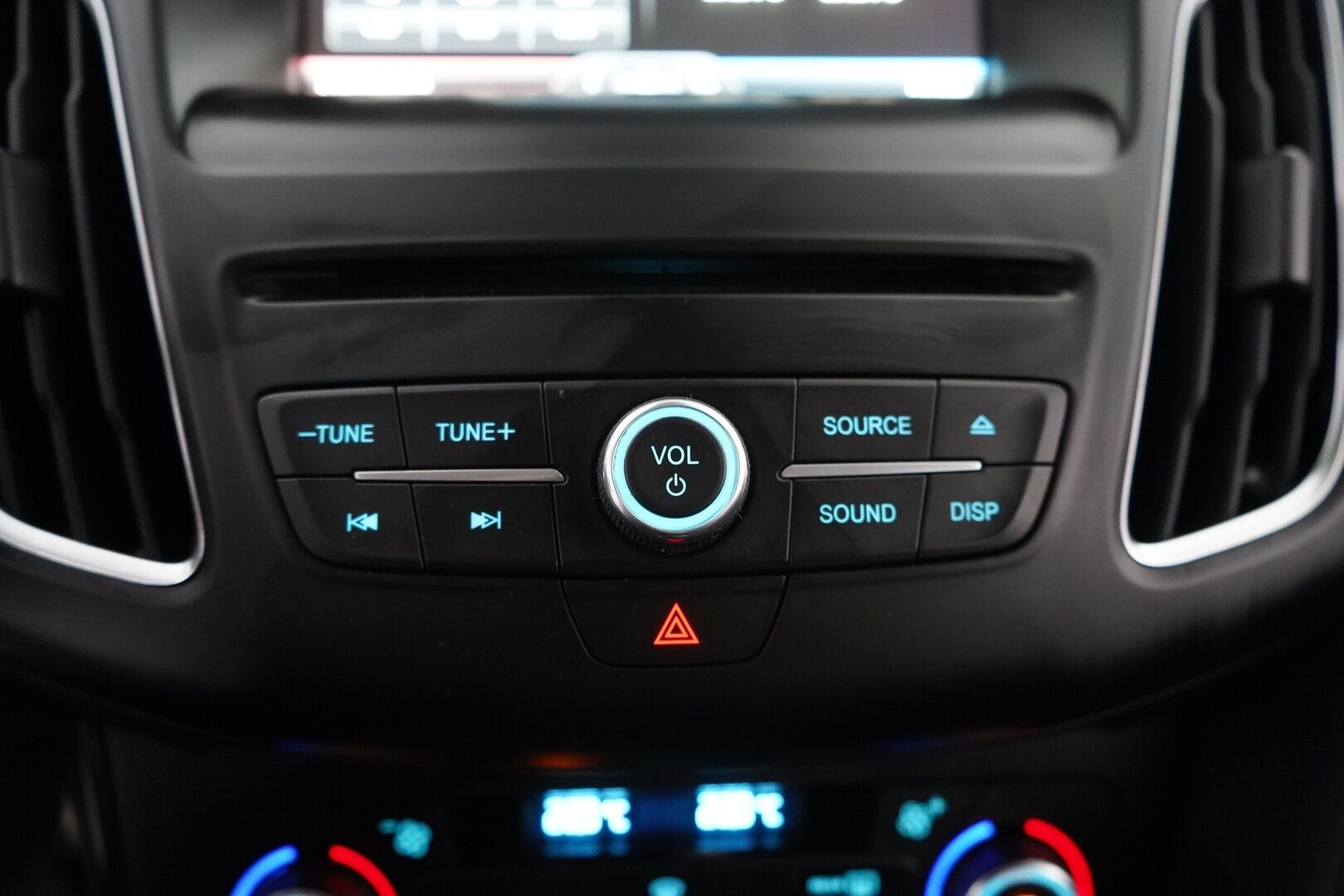 Ford Focus 2015 2,0 TDCi 150 hv Start/Stop PowerShift A6 Titanium Business Wagon *YritysOutlet - Myydään vain yrityksille* - YritysOutlet - Myydään vain yrityksille | Vakkari | Lohko | Tutkat | Puolinahat | Bluetooth | Kahdet Fordin vanteet | Särmä huoltohistoria!