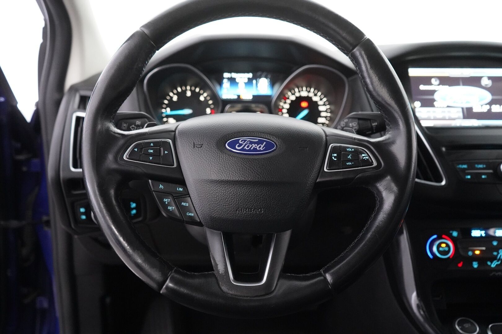 Ford Focus 2015 2,0 TDCi 150 hv Start/Stop PowerShift A6 Titanium Business Wagon *YritysOutlet - Myydään vain yrityksille* - YritysOutlet - Myydään vain yrityksille | Vakkari | Lohko | Tutkat | Puolinahat | Bluetooth | Kahdet Fordin vanteet | Särmä huoltohistoria!
