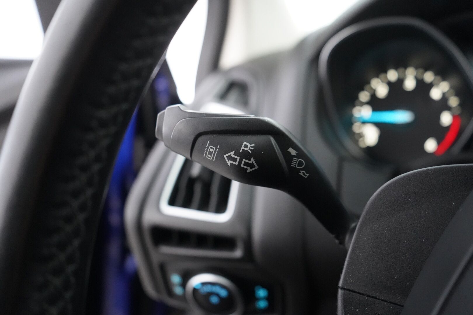 Ford Focus 2015 2,0 TDCi 150 hv Start/Stop PowerShift A6 Titanium Business Wagon *YritysOutlet - Myydään vain yrityksille* - YritysOutlet - Myydään vain yrityksille | Vakkari | Lohko | Tutkat | Puolinahat | Bluetooth | Kahdet Fordin vanteet | Särmä huoltohistoria!
