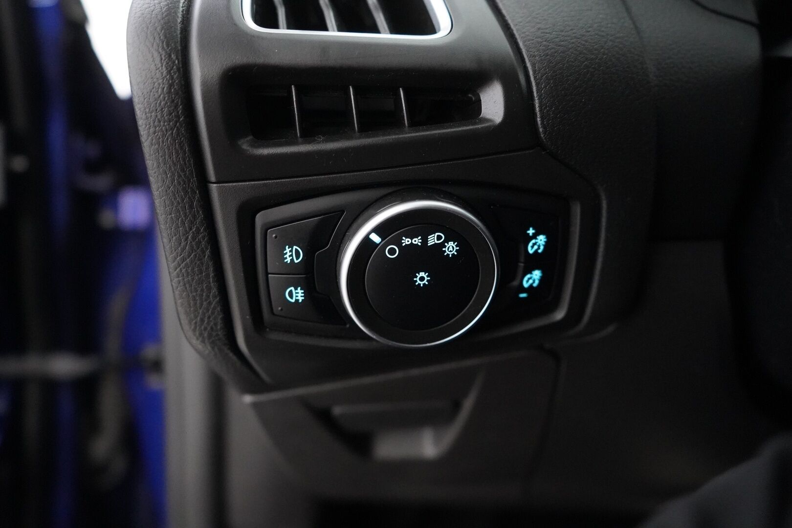 Ford Focus 2015 2,0 TDCi 150 hv Start/Stop PowerShift A6 Titanium Business Wagon *YritysOutlet - Myydään vain yrityksille* - YritysOutlet - Myydään vain yrityksille | Vakkari | Lohko | Tutkat | Puolinahat | Bluetooth | Kahdet Fordin vanteet | Särmä huoltohistoria!
