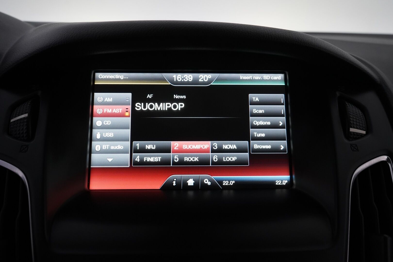 Ford Focus 2015 2,0 TDCi 150 hv Start/Stop PowerShift A6 Titanium Business Wagon *YritysOutlet - Myydään vain yrityksille* - YritysOutlet - Myydään vain yrityksille | Vakkari | Lohko | Tutkat | Puolinahat | Bluetooth | Kahdet Fordin vanteet | Särmä huoltohistoria!