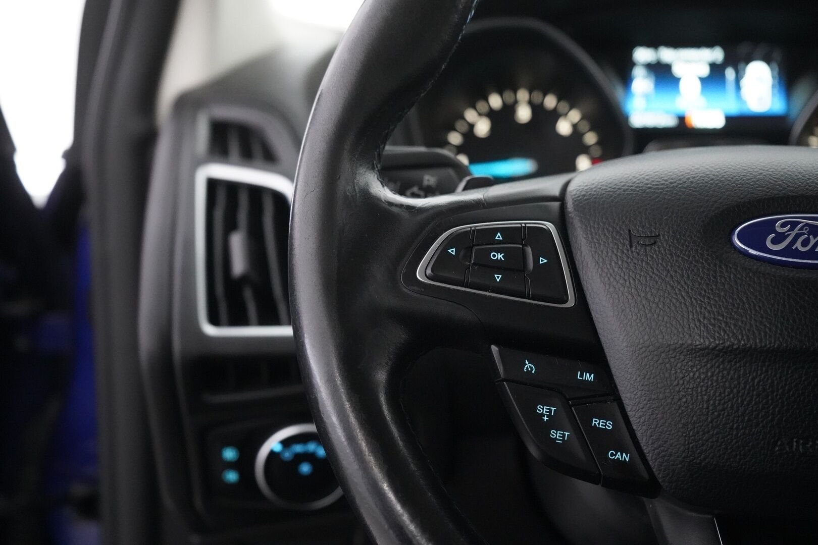 Ford Focus 2015 2,0 TDCi 150 hv Start/Stop PowerShift A6 Titanium Business Wagon *YritysOutlet - Myydään vain yrityksille* - YritysOutlet - Myydään vain yrityksille | Vakkari | Lohko | Tutkat | Puolinahat | Bluetooth | Kahdet Fordin vanteet | Särmä huoltohistoria!