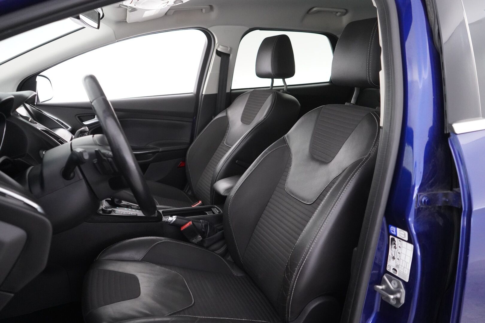 Ford Focus 2015 2,0 TDCi 150 hv Start/Stop PowerShift A6 Titanium Business Wagon *YritysOutlet - Myydään vain yrityksille* - YritysOutlet - Myydään vain yrityksille | Vakkari | Lohko | Tutkat | Puolinahat | Bluetooth | Kahdet Fordin vanteet | Särmä huoltohistoria!