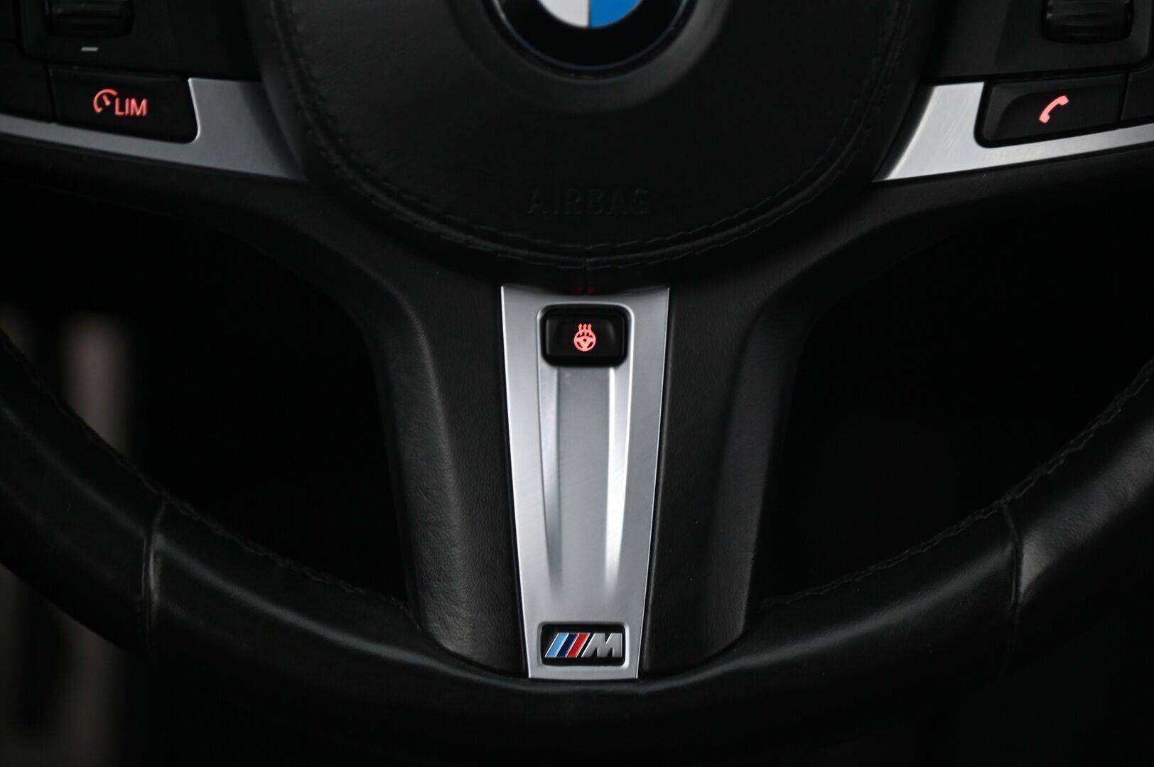 BMW 530 2018 G30 Sedan M-Sport*Hifit / Kattoluukku / Myydään Huutokaupat.com* - *Myydään Huutokaupat.com /2x renkaat & alut*