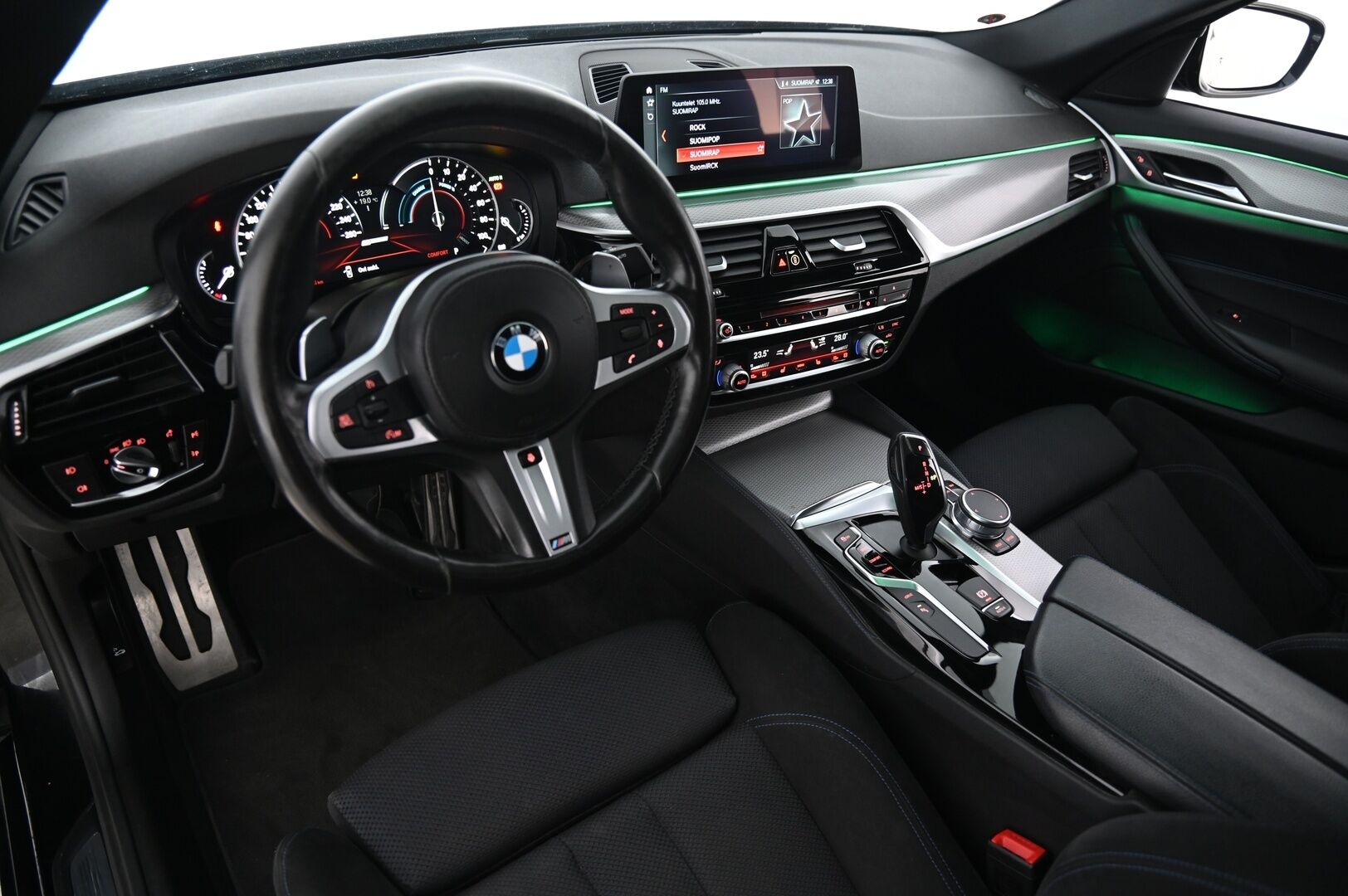 BMW 530 2018 G30 Sedan M-Sport*Hifit / Kattoluukku / Myydään Huutokaupat.com* - *Myydään Huutokaupat.com /2x renkaat & alut*