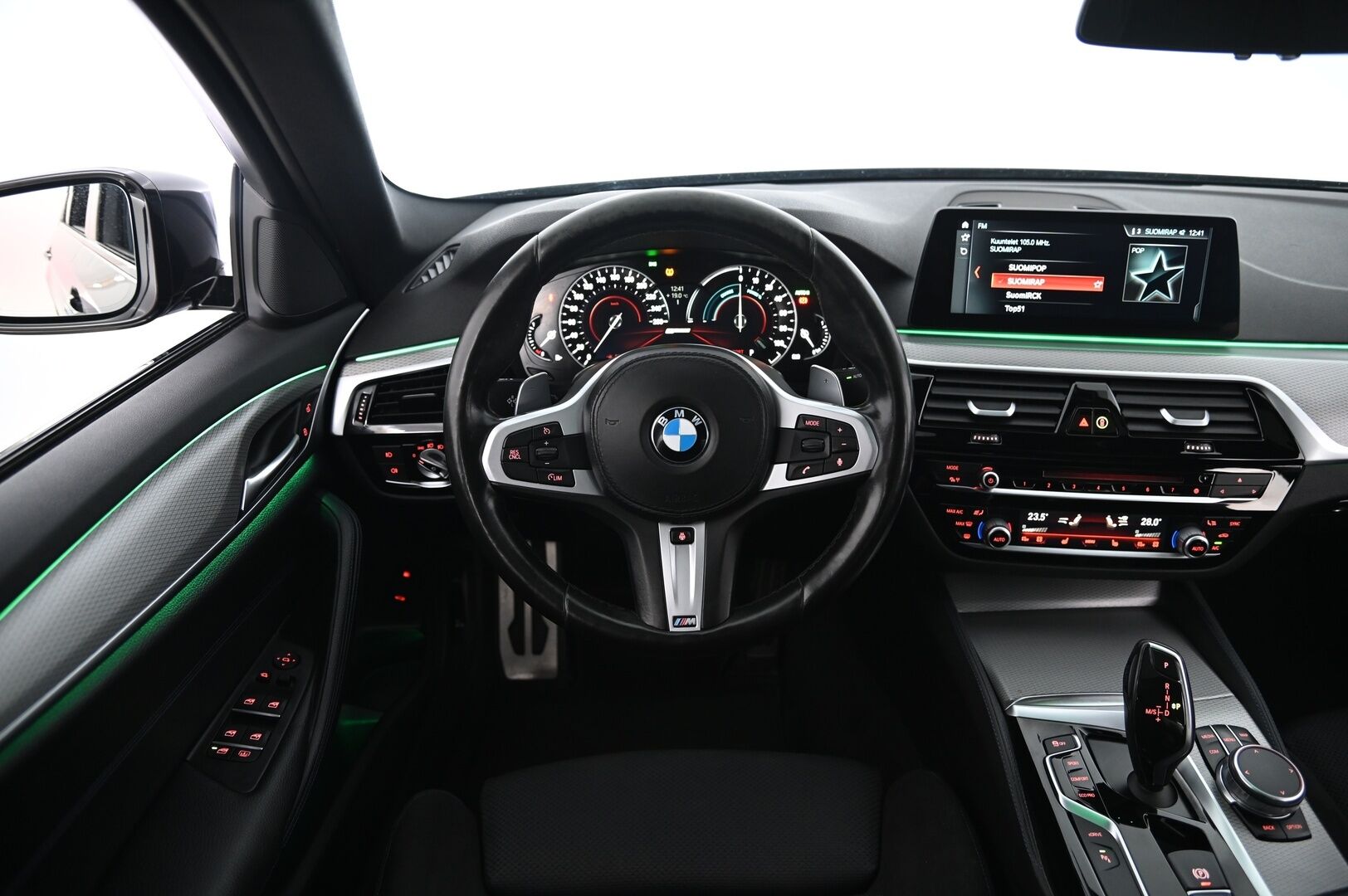 BMW 530 2018 G30 Sedan M-Sport*Hifit / Kattoluukku / Myydään Huutokaupat.com* - *Myydään Huutokaupat.com /2x renkaat & alut*
