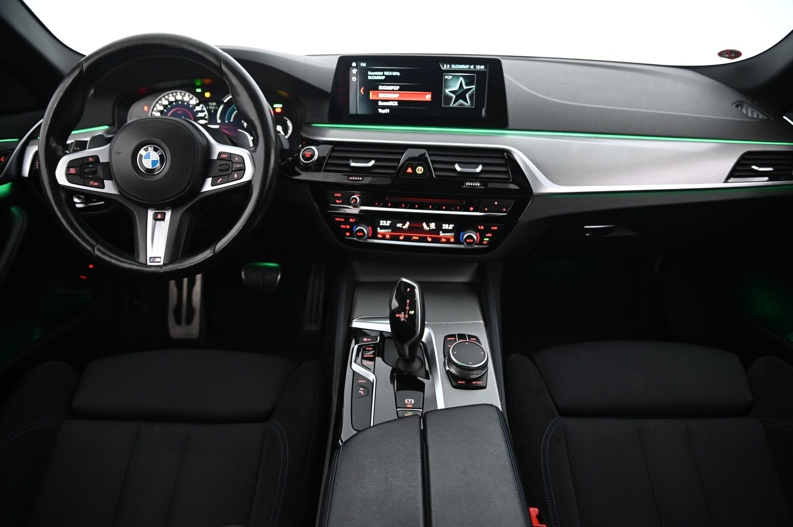 BMW 530 2018 G30 Sedan M-Sport*Hifit / Kattoluukku / Myydään Huutokaupat.com* - *Myydään Huutokaupat.com /2x renkaat & alut*