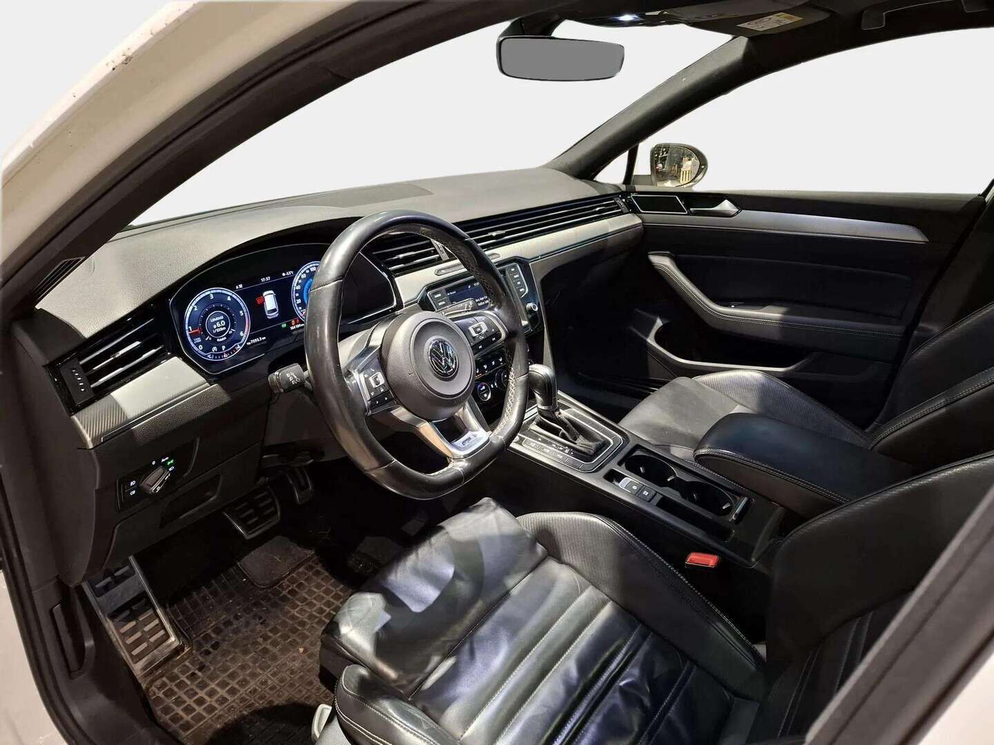 Volkswagen Passat 2016 Passat Variant R-line 2,0 TDI Biturbo 176 kW (240 hv) 4MOTION DSG / ACC / Webasto / P.kamera / Panorama / Digimittaristo / Nahkapenkit - KW-alusta / Hihna tehty / Juuri huollettu ! - HULLU BLACKWEEK KORKOTARJOUS 2,49%