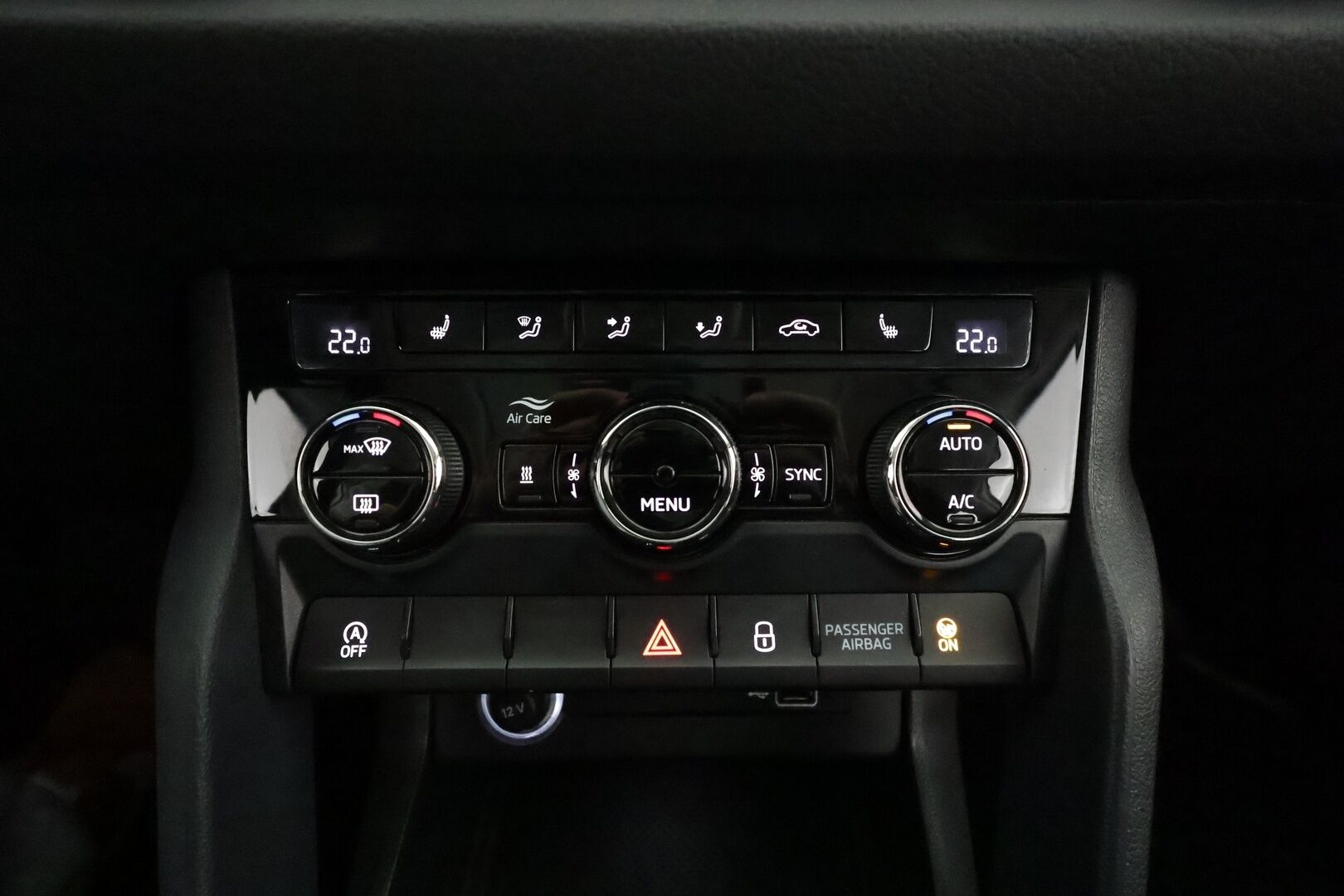 Skoda Kodiaq 2018 2,0 TDI 150 Active DSG Autom. **Panorama / koukku / Webasto / P. tutka / Vakkari / AC / Apple&Android / 2x Renkaat**