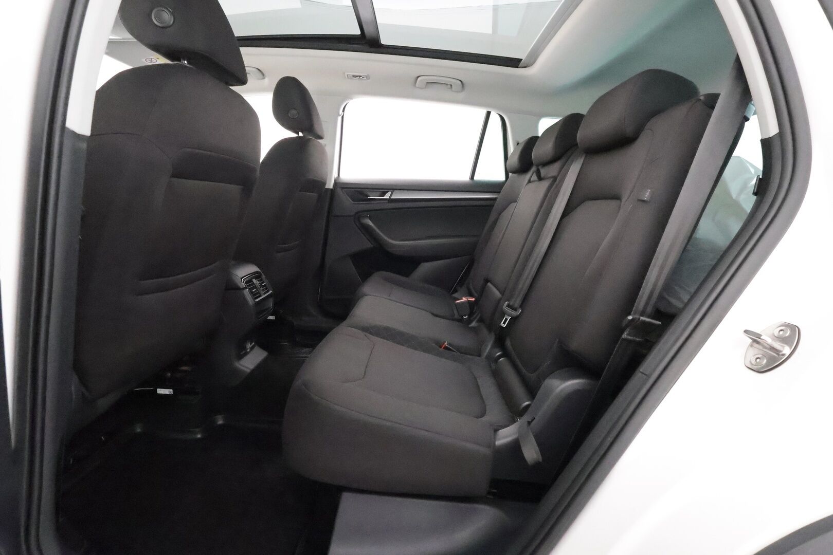 Skoda Kodiaq 2018 2,0 TDI 150 Active DSG Autom. **Panorama / koukku / Webasto / P. tutka / Vakkari / AC / Apple&Android / 2x Renkaat**