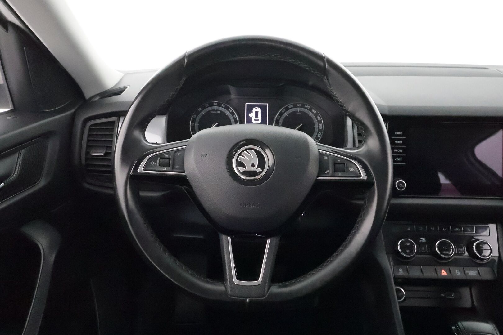 Skoda Kodiaq 2018 2,0 TDI 150 Active DSG Autom. **Panorama / koukku / Webasto / P. tutka / Vakkari / AC / Apple&Android / 2x Renkaat**