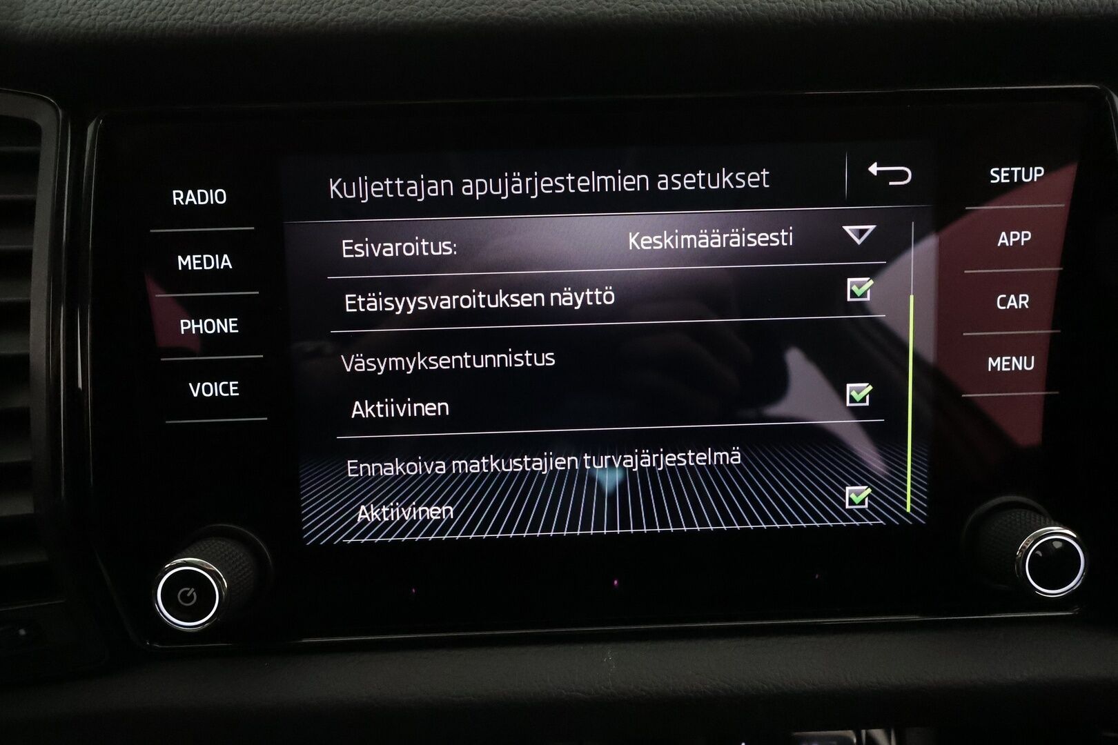 Skoda Kodiaq 2018 2,0 TDI 150 Active DSG Autom. **Panorama / koukku / Webasto / P. tutka / Vakkari / AC / Apple&Android / 2x Renkaat**