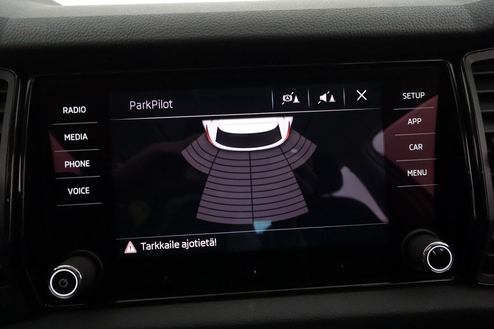 Skoda Kodiaq 2018 2,0 TDI 150 Active DSG Autom. **Panorama / koukku / Webasto / P. tutka / Vakkari / AC / Apple&Android / 2x Renkaat**