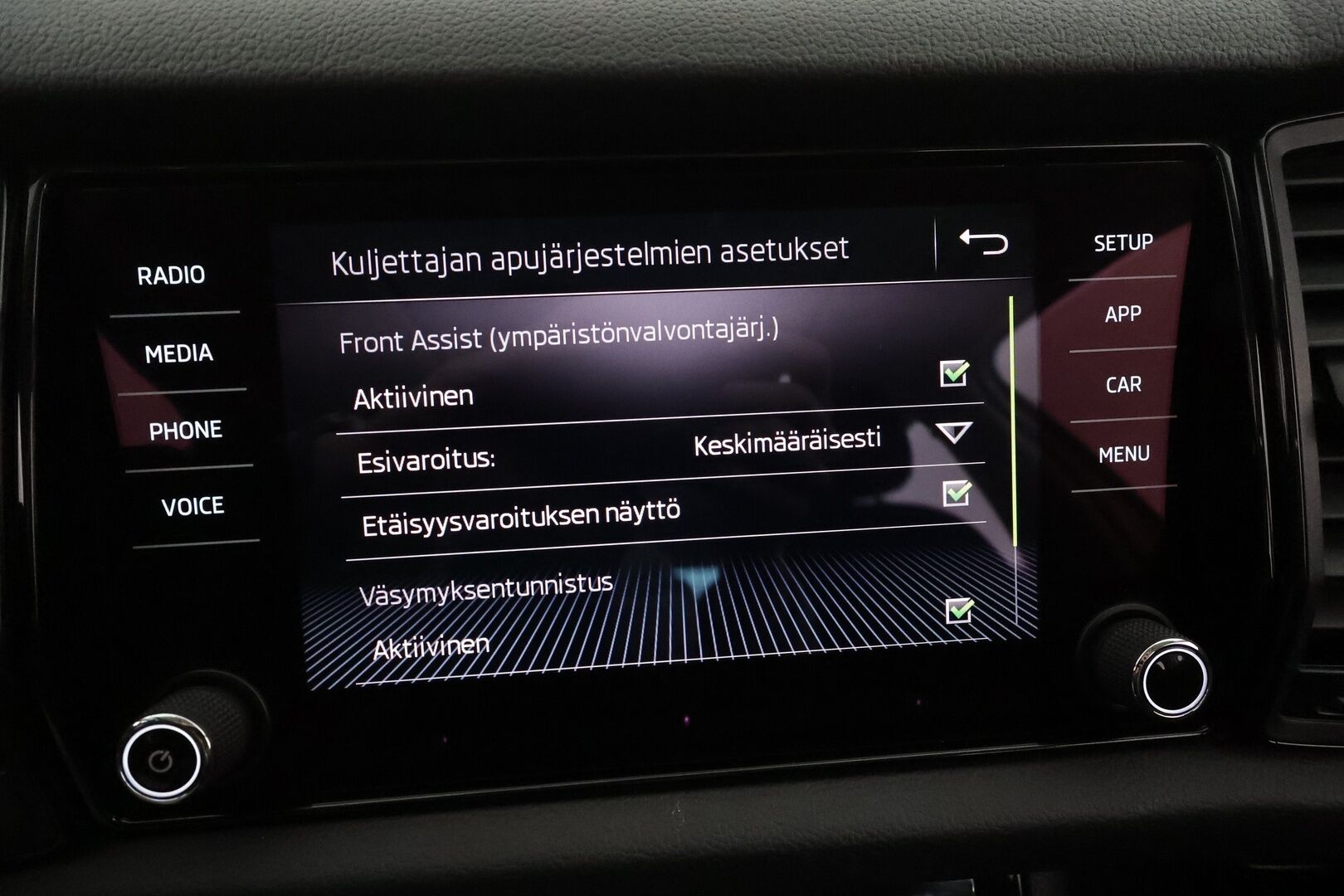 Skoda Kodiaq 2018 2,0 TDI 150 Active DSG Autom. **Panorama / koukku / Webasto / P. tutka / Vakkari / AC / Apple&Android / 2x Renkaat**