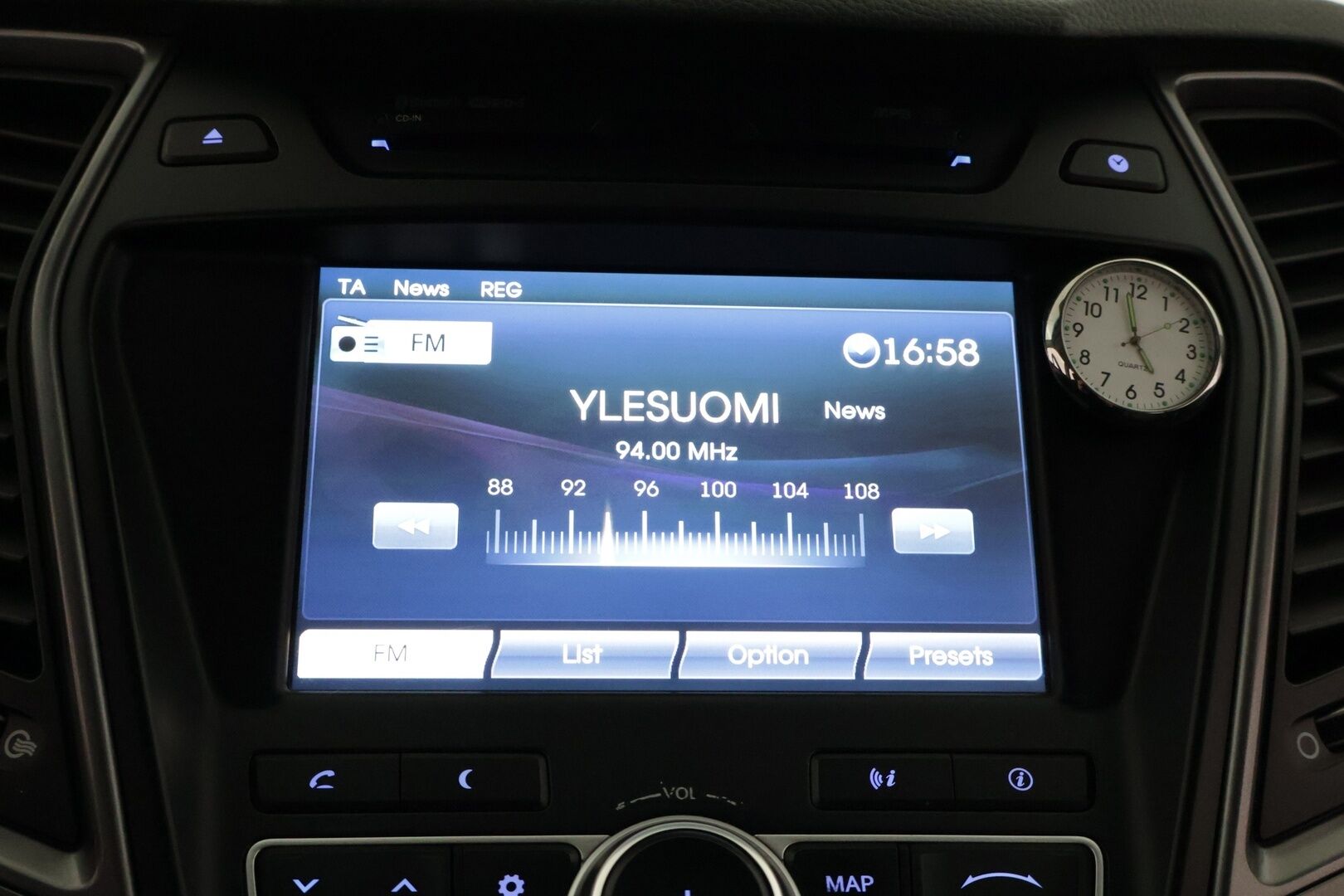 Hyundai Grand Santa Fe 2015 4WD 2,2 CRDi 145kW 6AT Premium 7-paikkainen - ** Vakkari / Muistipenkki / Nahat / Panorama / Koukku / 7-p **