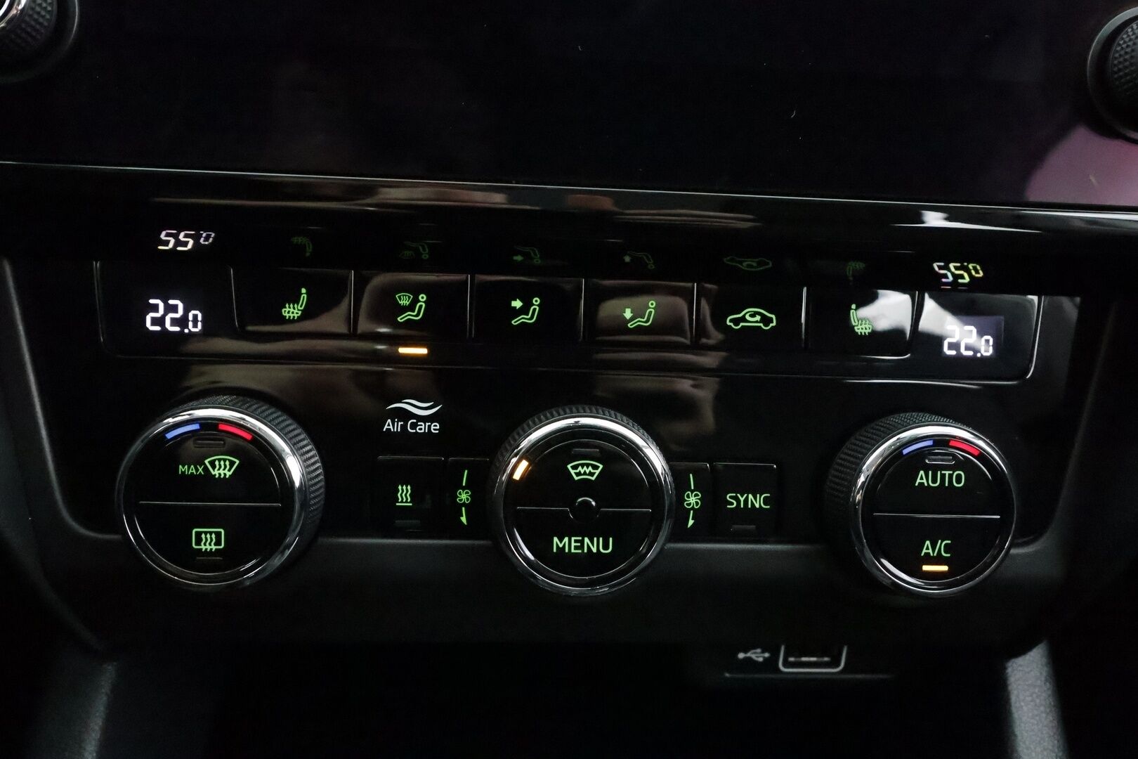 Skoda Octavia 2018 Combi 2,0 TDI 150 4x4 Style * Webasto / P.kamera / LED / Sähköluukku / Keyless / Vakkari / Ratinlämmitin * - 1.Om Suomi-auto / Kahdet renkaat aluvanteilla / Huippusiisti