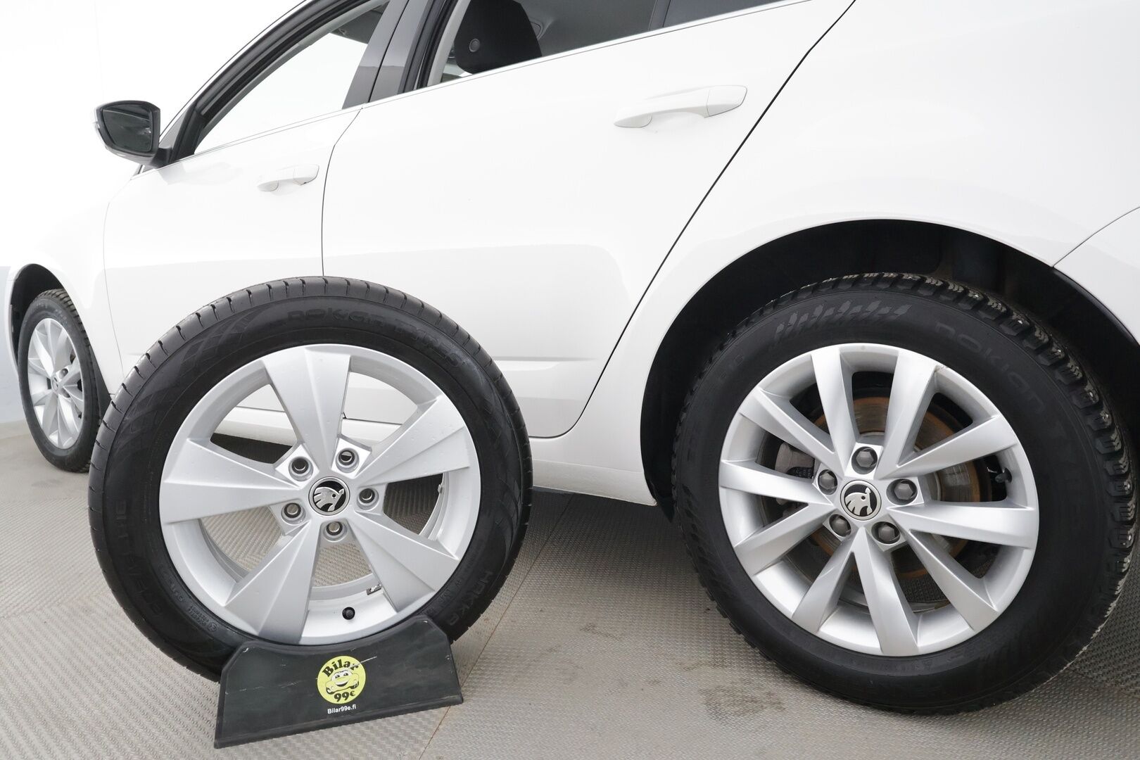 Skoda Octavia 2018 Combi 2,0 TDI 150 4x4 Style * Webasto / P.kamera / LED / Sähköluukku / Keyless / Vakkari / Ratinlämmitin * - 1.Om Suomi-auto / Kahdet renkaat aluvanteilla / Huippusiisti