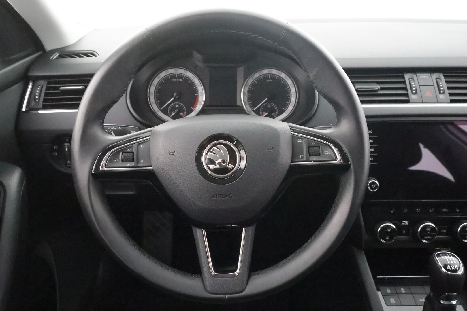 Skoda Octavia 2018 Combi 2,0 TDI 150 4x4 Style * Webasto / P.kamera / LED / Sähköluukku / Keyless / Vakkari / Ratinlämmitin * - 1.Om Suomi-auto / Kahdet renkaat aluvanteilla / Huippusiisti