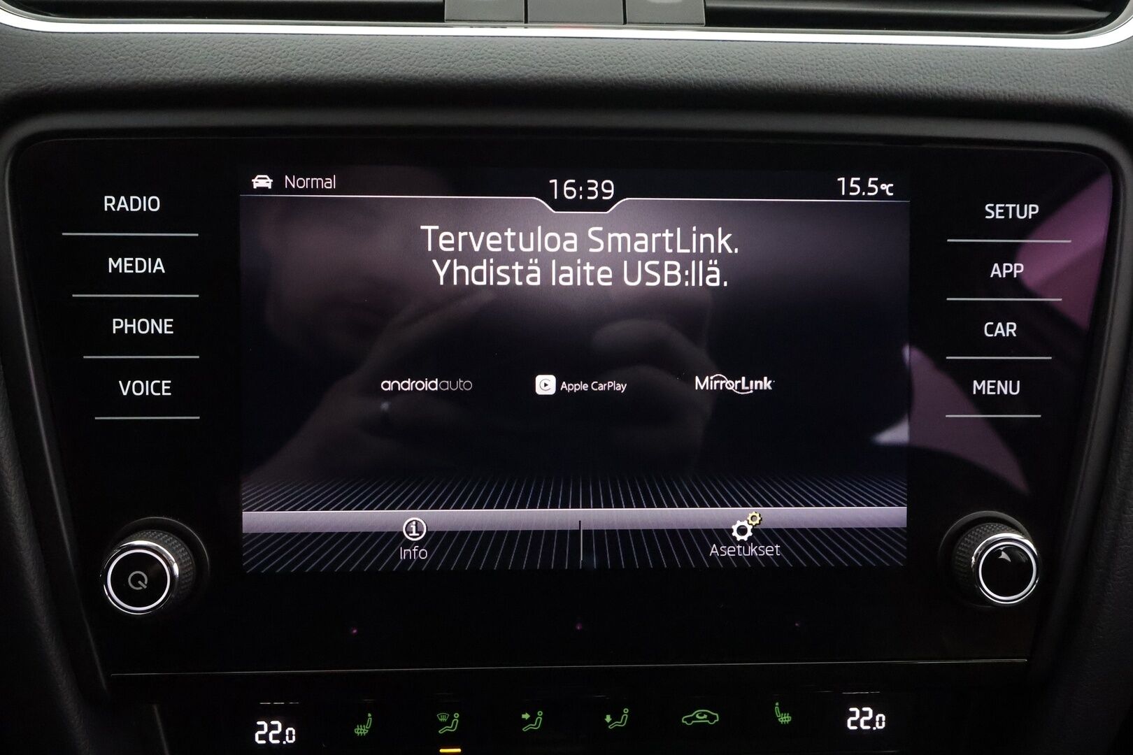 Skoda Octavia 2018 Combi 2,0 TDI 150 4x4 Style * Webasto / P.kamera / LED / Sähköluukku / Keyless / Vakkari / Ratinlämmitin * - 1.Om Suomi-auto / Kahdet renkaat aluvanteilla / Huippusiisti