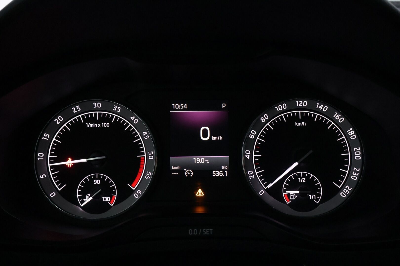 Skoda Karoq 2018 2,0 TDI 150 4x4 Style DSG - | Webasto | ACC | Koukku | Peruutuskamera | LED-valot | Kaukovaloautomatiikka | Tutkat |