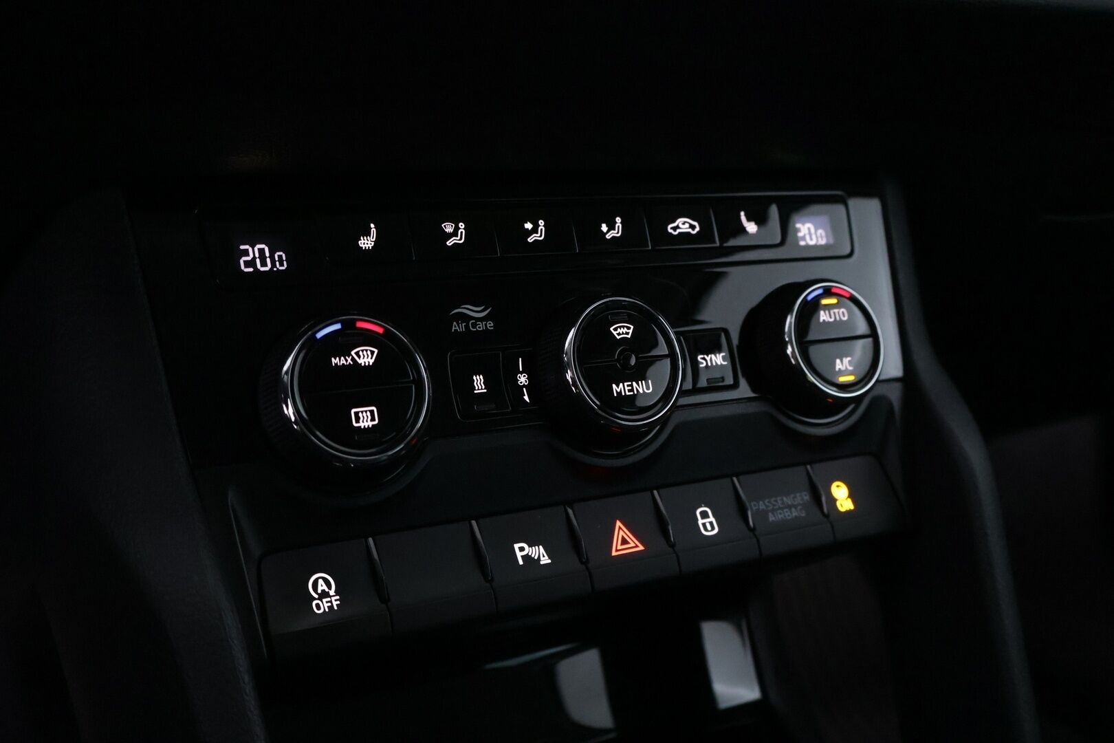 Skoda Karoq 2018 2,0 TDI 150 4x4 Style DSG - | Webasto | ACC | Koukku | Peruutuskamera | LED-valot | Kaukovaloautomatiikka | Tutkat |