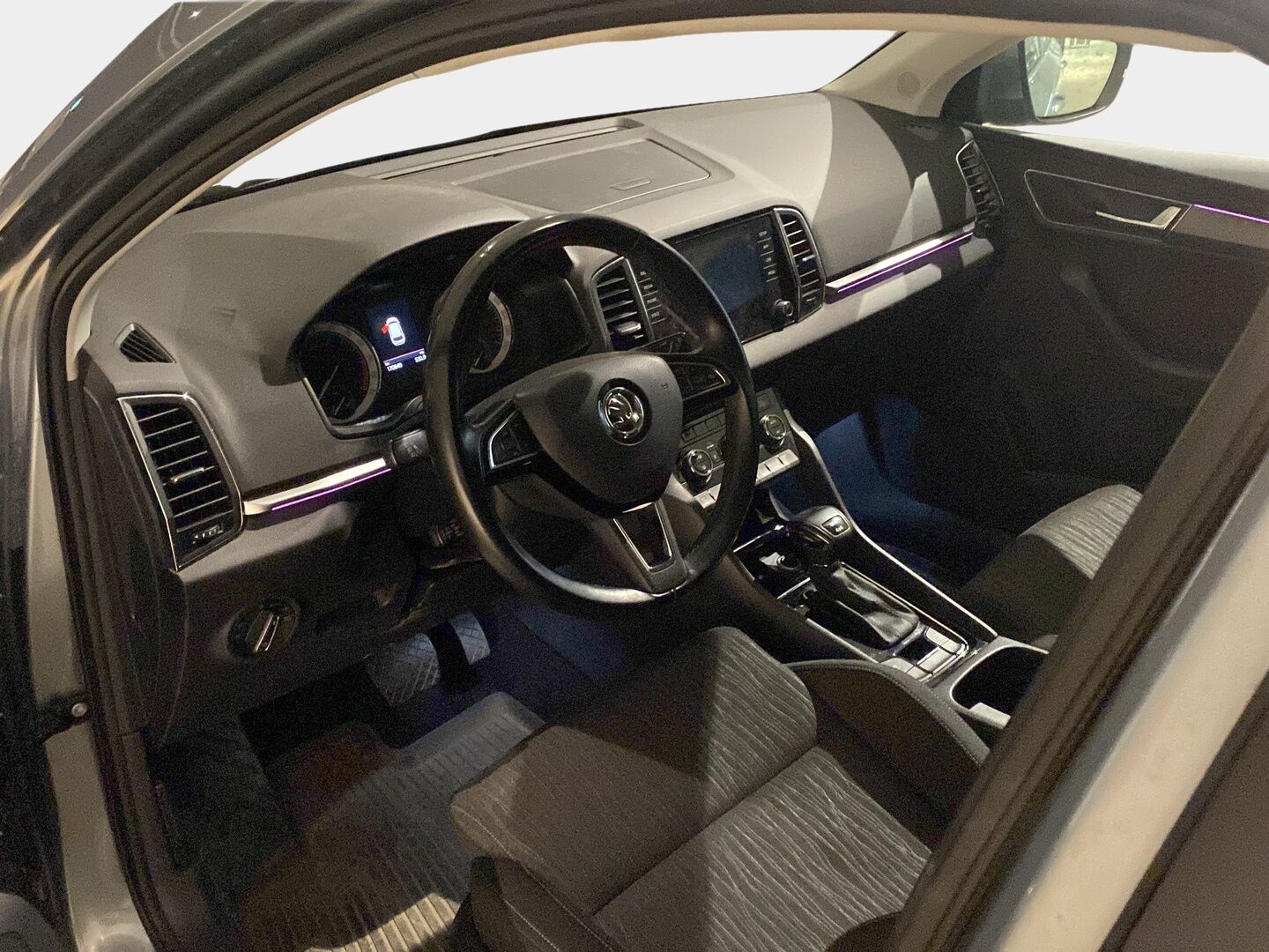 Skoda Karoq 2018 2,0 TDI 150 4x4 Style DSG *Webasto / ACC / Koukku / Peruutuskamera / LED-valot / Kaukovaloautomatiikka / Tutkat*. - Lämmitettävä tuulilasi / Sähköinen peräluukku / Jakohihna vaihdettu 2025 - HULLUT AVAJAISHULINAT KORKOTARJOUS 3,29 %